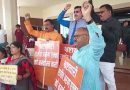 झारखंड विधानसभा बजट सत्र : आईएएस राजीव अरुण एक्का को बर्खास्त करने की मांग को लेकर सदन के मुख्य द्वार पर भाजपा विधायकों का प्रदर्शन