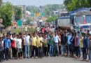 झारखंड : दुमका में खतियान आधारित नियोजन नीति की मांग पर सड़क पर उतरे छात्र