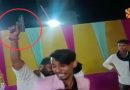 बिहार : मोतिहारी में पिस्टल की नोक पर नर्तकी के साथ डांस का वीडियो हुआ वायरल
