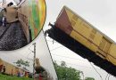 बंगाल: दार्जिलिंग में मालगाड़ी ने पीछे से कंचनजंगा एक्सप्रेस को मारी टक्कर, हवा में लटकी बोगी, कई लोगों घायल