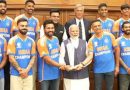 मोदी मिले टी-20 विश्वकप विजेता टीम से, मुम्बई में तिरंगे और ट्राफी साथ निकली विजय यात्रा