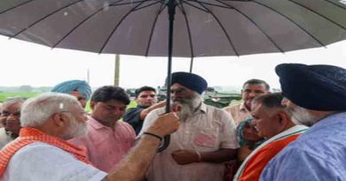 Modi held the umbrella