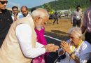 In a rare gesture, PM spends few moments with octogenarian BJP leader Veena Bhatia in Thane