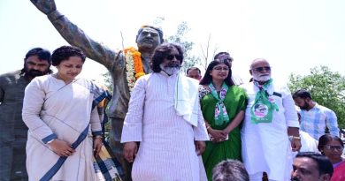 मुख्यमंत्री हेमन्त सोरेन ने दुर्गा सोरेन की पुण्यतिथि पर दी श्रद्धांजलि