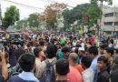 ढाका में विवि छात्रों के निष्कासन का विरोध, सड़क कर दी जाम