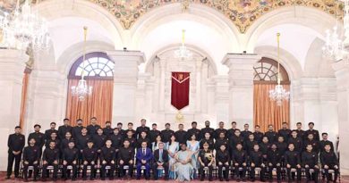 राष्ट्रपति द्रौपदी मुर्मू से भारतीय रक्षा संपदा सेवा, सैन्य इंजीनियरी सेवा और केंद्रीय जल इंजीनियरिंग सेवा के परिवीक्षाधीन अधिकारियों ने राष्ट्रपति भवन में मुलाकात की।